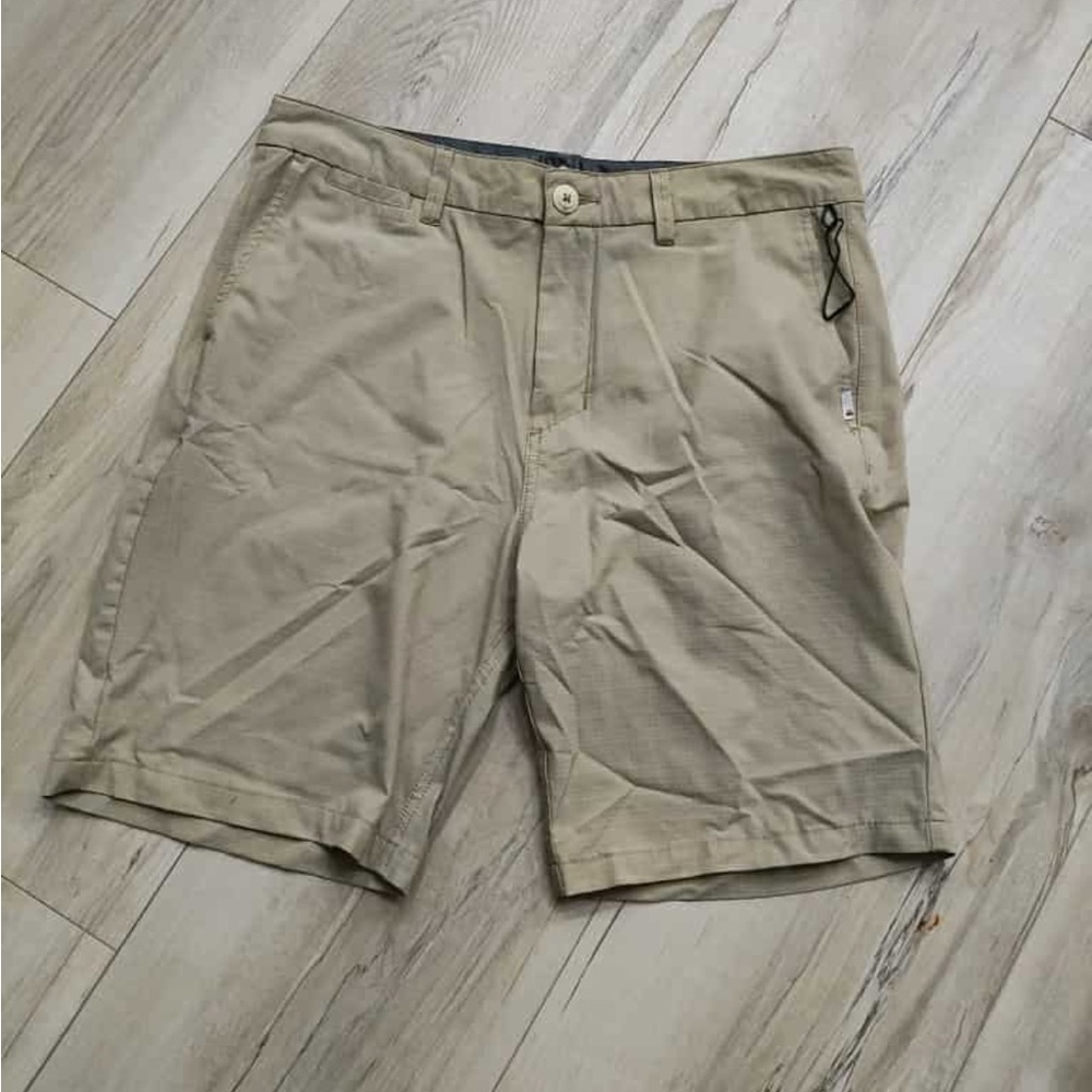 Quiksilver Men's Beige Flat Front‎ Shorts